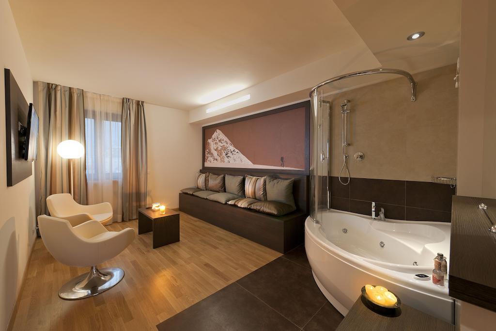 Hb Aosta Hotel & Balcony Spa Room photo